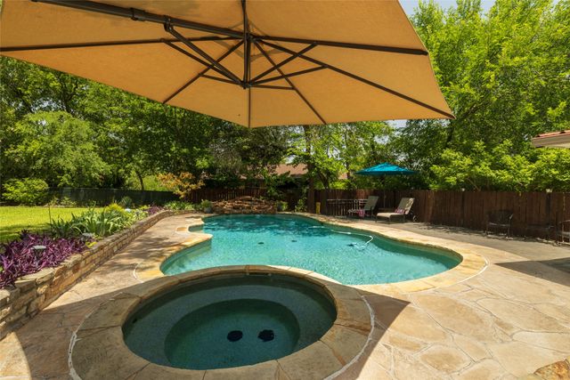 211 Crest Ridge Circle, Lakeside, TX 76108