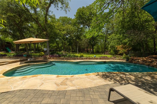 211 Crest Ridge Circle, Lakeside, TX 76108