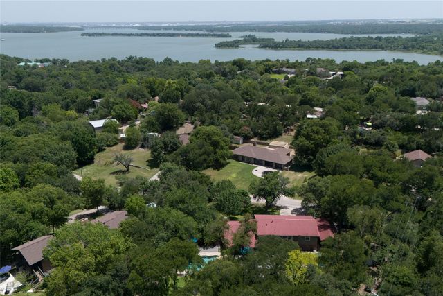 211 Crest Ridge Circle, Lakeside, TX 76108