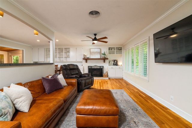 211 Crest Ridge Circle, Lakeside, TX 76108