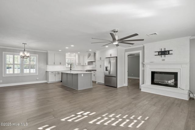 1505 Us Hwy 117 Bypass S, Burgaw, NC 28425