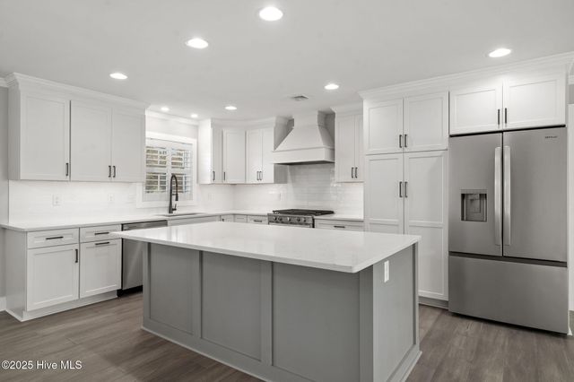 1505 Us Hwy 117 Bypass S, Burgaw, NC 28425