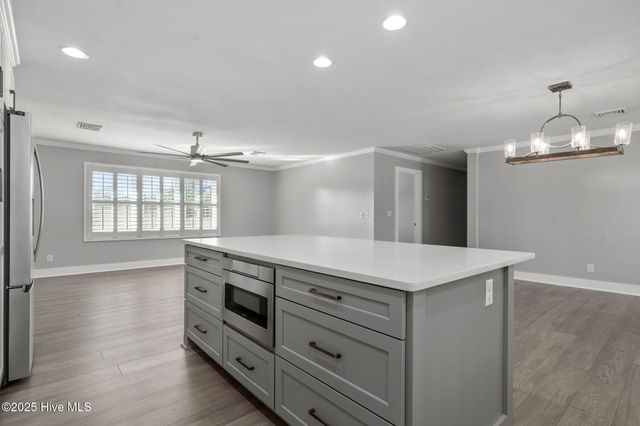 1505 Us Hwy 117 Bypass S, Burgaw, NC 28425