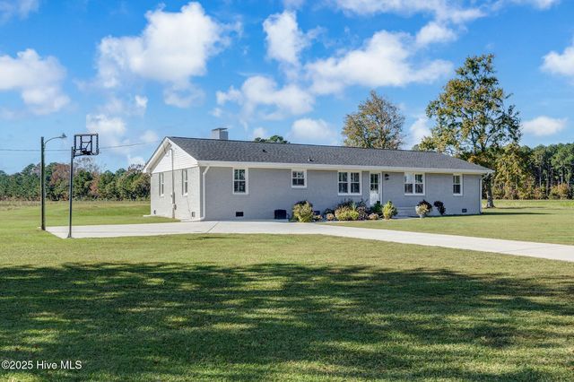 1505 Us Hwy 117 Bypass S, Burgaw, NC 28425