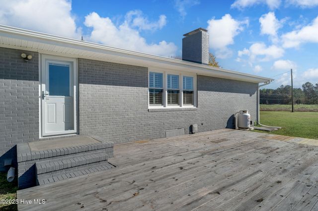 1505 Us Hwy 117 Bypass S, Burgaw, NC 28425