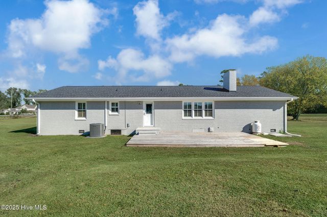 1505 Us Hwy 117 Bypass S, Burgaw, NC 28425