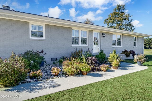 1505 Us Hwy 117 Bypass S, Burgaw, NC 28425