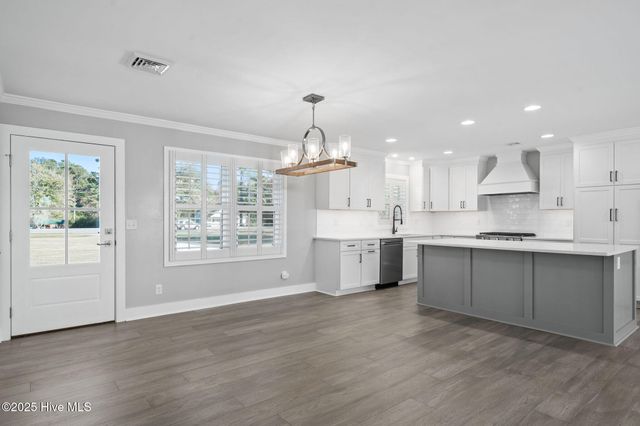 1505 Us Hwy 117 Bypass S, Burgaw, NC 28425