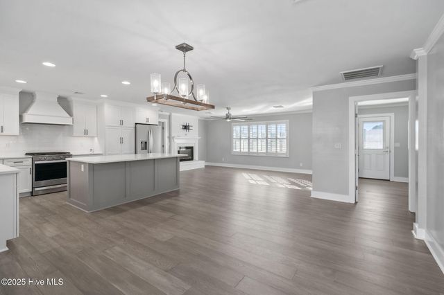 1505 Us Hwy 117 Bypass S, Burgaw, NC 28425