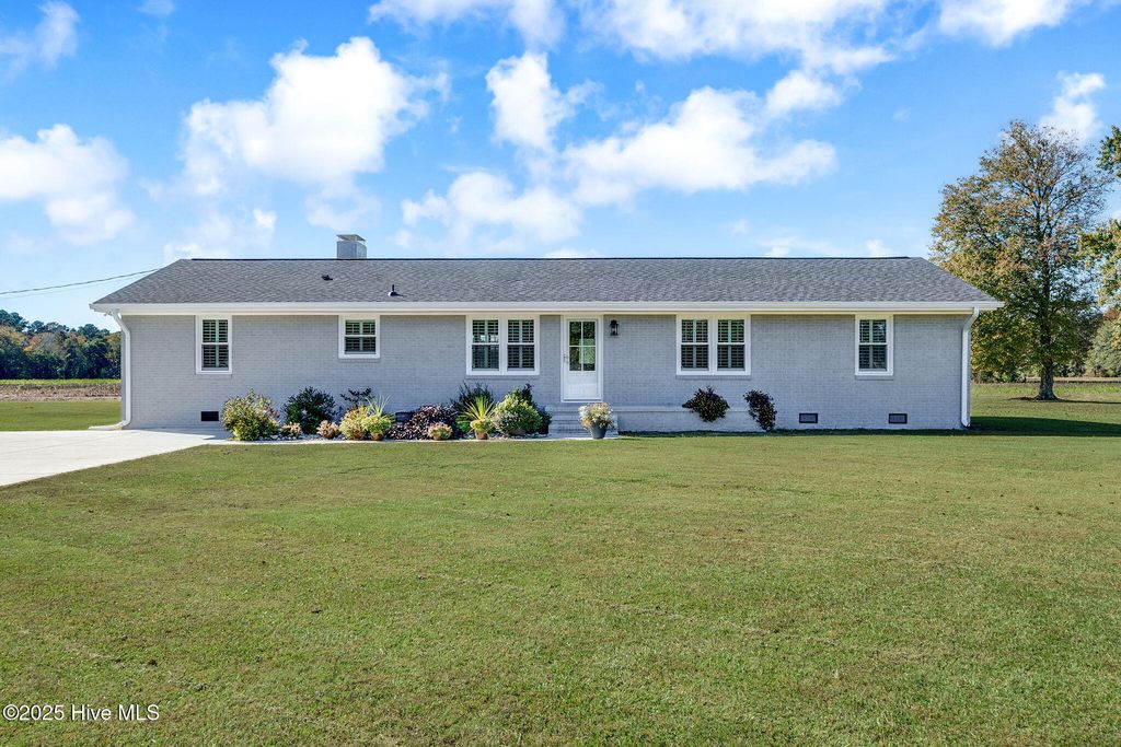 1505 Us Hwy 117 Bypass S, Burgaw, NC 28425