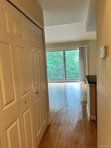 2781 Davison Avenue, Auburn Hills, MI 48326