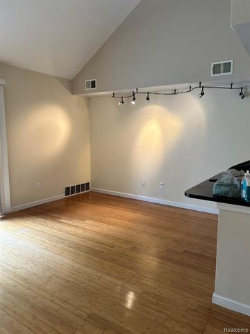 2781 Davison Avenue, Auburn Hills, MI 48326