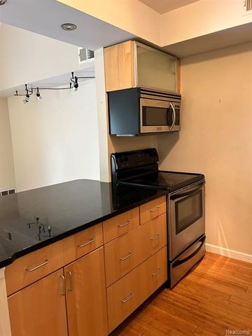 2781 Davison Avenue, Auburn Hills, MI 48326
