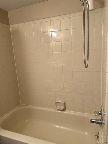 2781 Davison Avenue, Auburn Hills, MI 48326