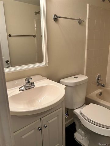 2781 Davison Avenue, Auburn Hills, MI 48326
