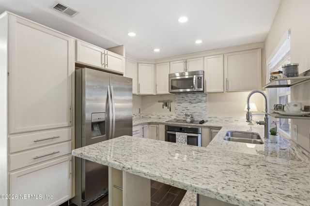 100 GRANADA Lane, Ponte Vedra Beach, FL 32082