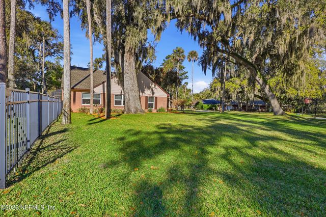 100 GRANADA Lane, Ponte Vedra Beach, FL 32082