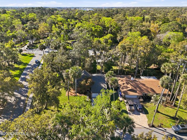 100 GRANADA Lane, Ponte Vedra Beach, FL 32082