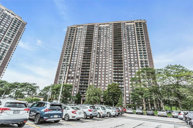 269-10 Grand Central Parkway 27T, Floral Park, NY 11005