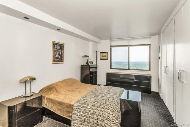 269-10 Grand Central Parkway 27T, Floral Park, NY 11005