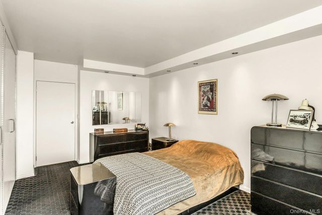 269-10 Grand Central Parkway 27T, Floral Park, NY 11005