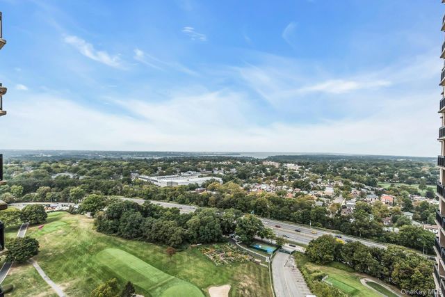 269-10 Grand Central Parkway 27T, Floral Park, NY 11005