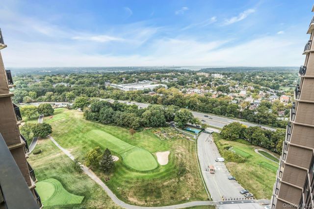 269-10 Grand Central Parkway 27T, Floral Park, NY 11005