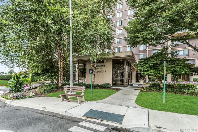 269-10 Grand Central Parkway 27T, Floral Park, NY 11005