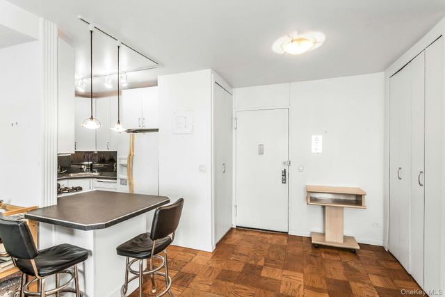 269-10 Grand Central Parkway 27T, Floral Park, NY 11005