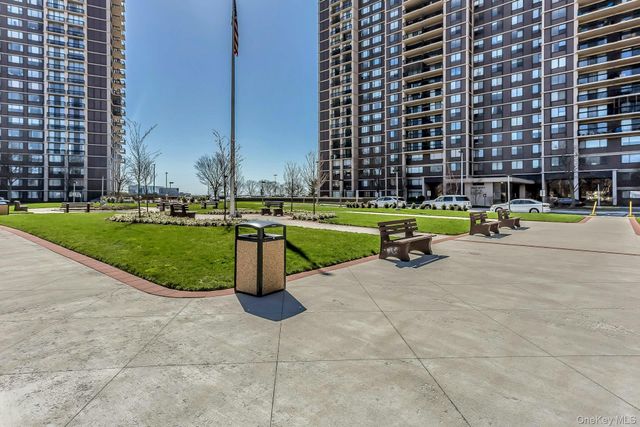 269-10 Grand Central Parkway 27T, Floral Park, NY 11005