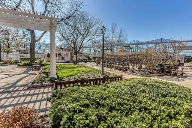 269-10 Grand Central Parkway 27T, Floral Park, NY 11005