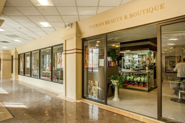 269-10 Grand Central Parkway 27T, Floral Park, NY 11005