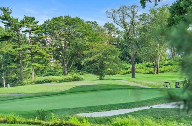 269-10 Grand Central Parkway 27T, Floral Park, NY 11005