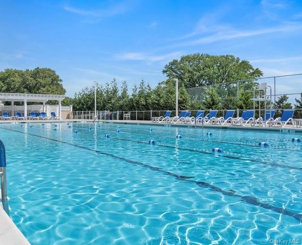 269-10 Grand Central Parkway 27T, Floral Park, NY 11005