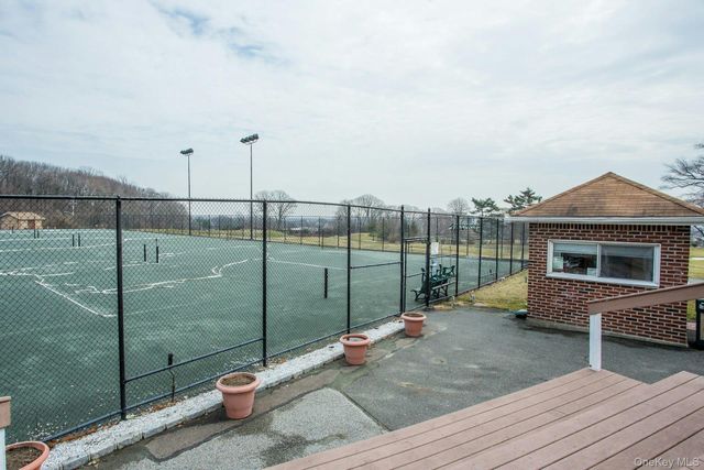 269-10 Grand Central Parkway 27T, Floral Park, NY 11005