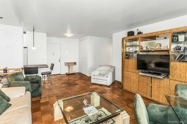 269-10 Grand Central Parkway 27T, Floral Park, NY 11005