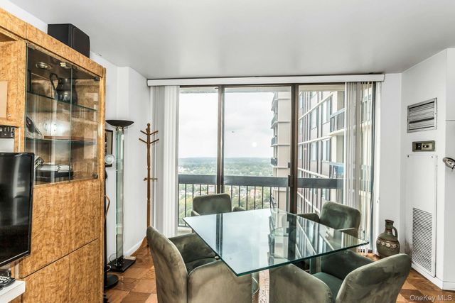 269-10 Grand Central Parkway 27T, Floral Park, NY 11005