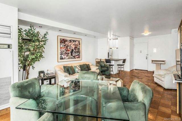 269-10 Grand Central Parkway 27T, Floral Park, NY 11005