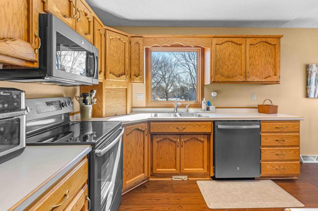 2903 17th Avenue S, Moorhead, MN 56560