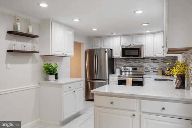 10139 WOOD GREEN WAY, Burke, VA 22015