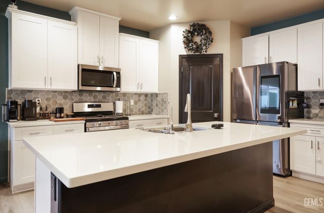 8602 Littleton Street, Bakersfield, CA 93314