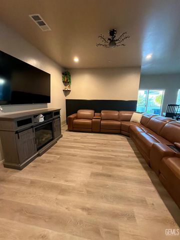 8602 Littleton Street, Bakersfield, CA 93314