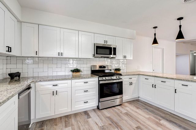 1703 N Roberson Street, Conroe, TX 77301