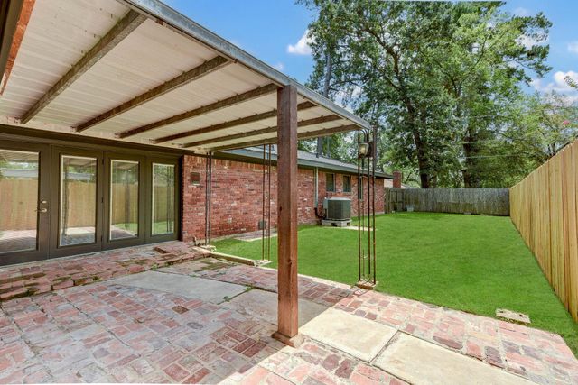 1703 N Roberson Street, Conroe, TX 77301