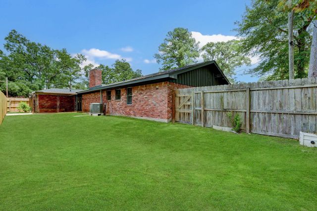 1703 N Roberson Street, Conroe, TX 77301