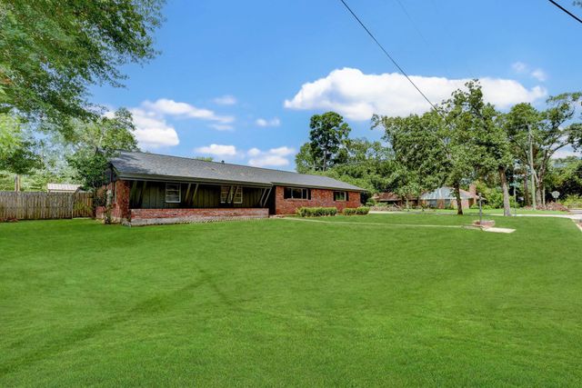 1703 N Roberson Street, Conroe, TX 77301