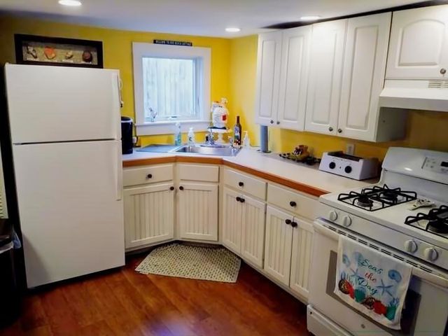 4 Lewis Ct, Gloucester, MA 01930