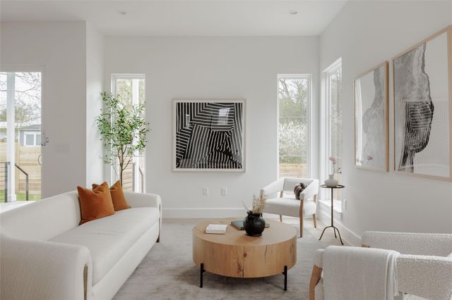 1180 Ridgeway DR 2, Austin, TX 78702