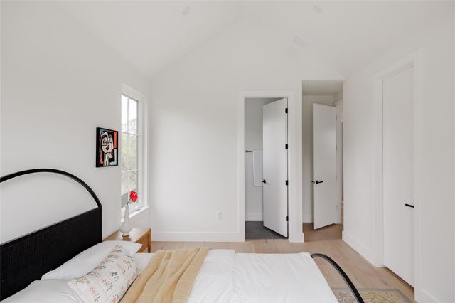 1180 Ridgeway DR 2, Austin, TX 78702