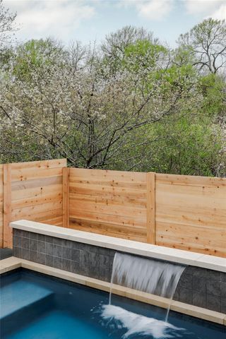 1180 Ridgeway DR 2, Austin, TX 78702